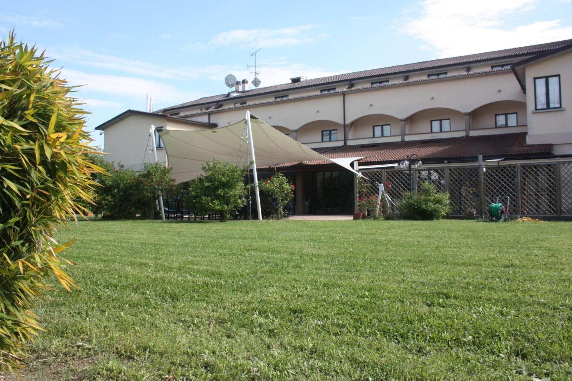 Albergo Della Roccia Varano deʼ Melegari المظهر الخارجي الصورة