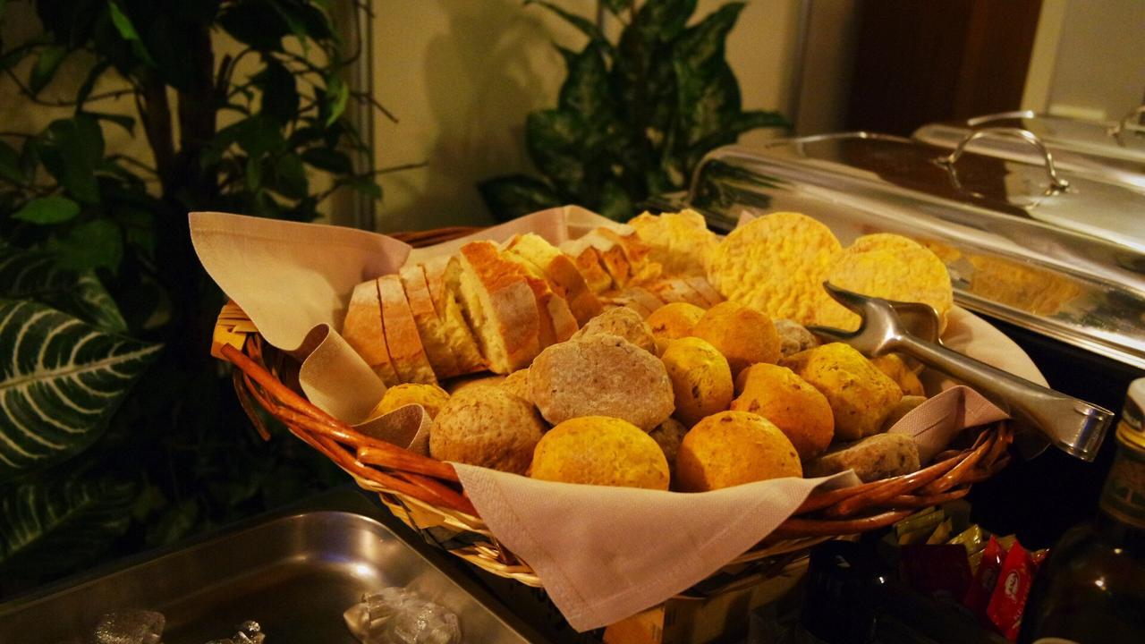 Albergo Della Roccia Varano deʼ Melegari المظهر الخارجي الصورة