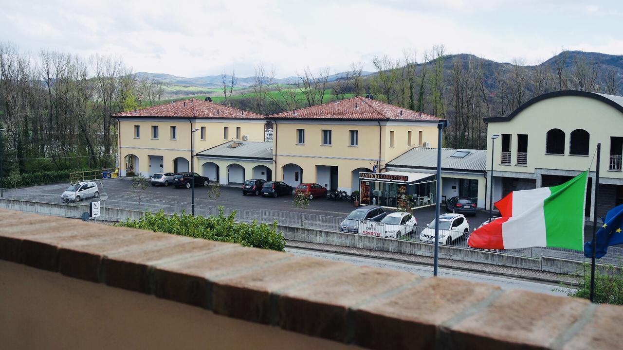 Albergo Della Roccia Varano deʼ Melegari المظهر الخارجي الصورة